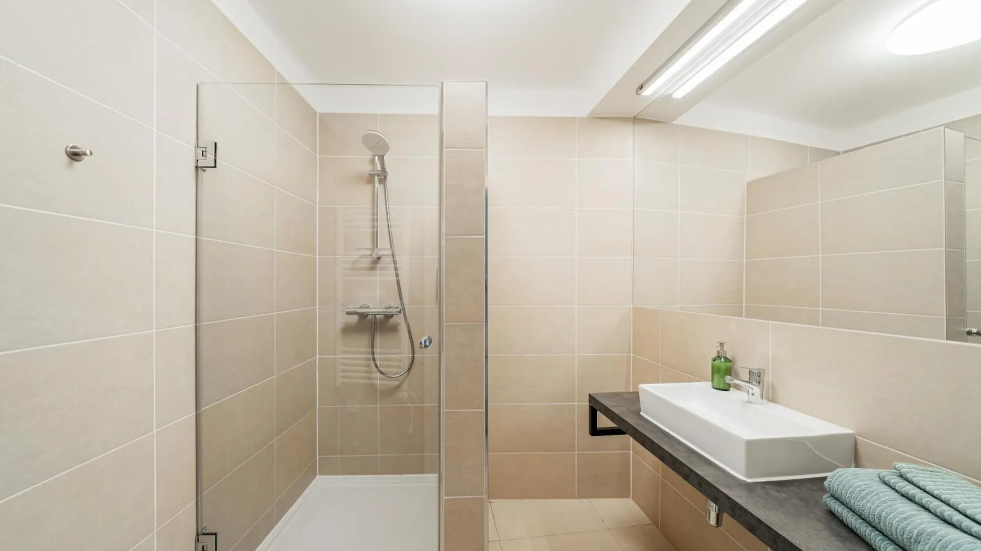 Apartment Central 60M2 Suite 10 Min Walk From Main Station Wien