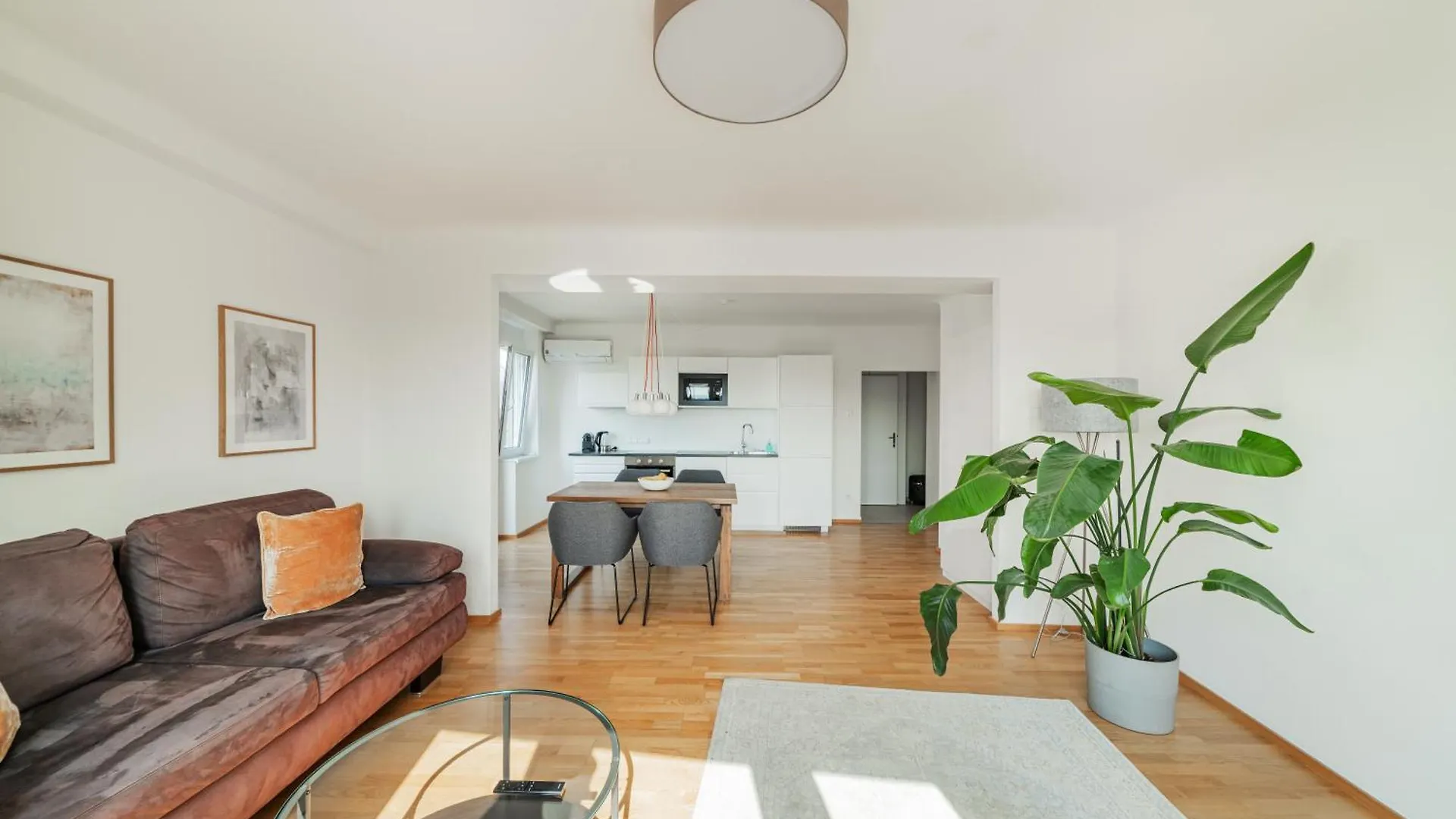 Central 60M2 Suite 10 Min Walk From Main Station Wien