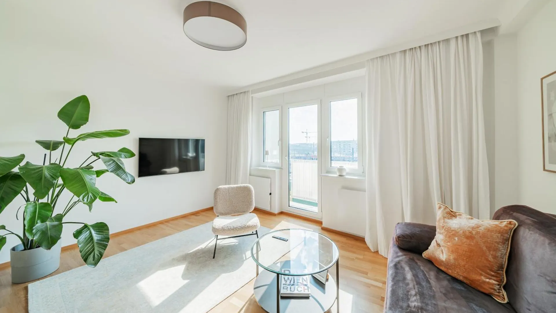 Central 60M2 Suite 10 Min Walk From Main Station Wien