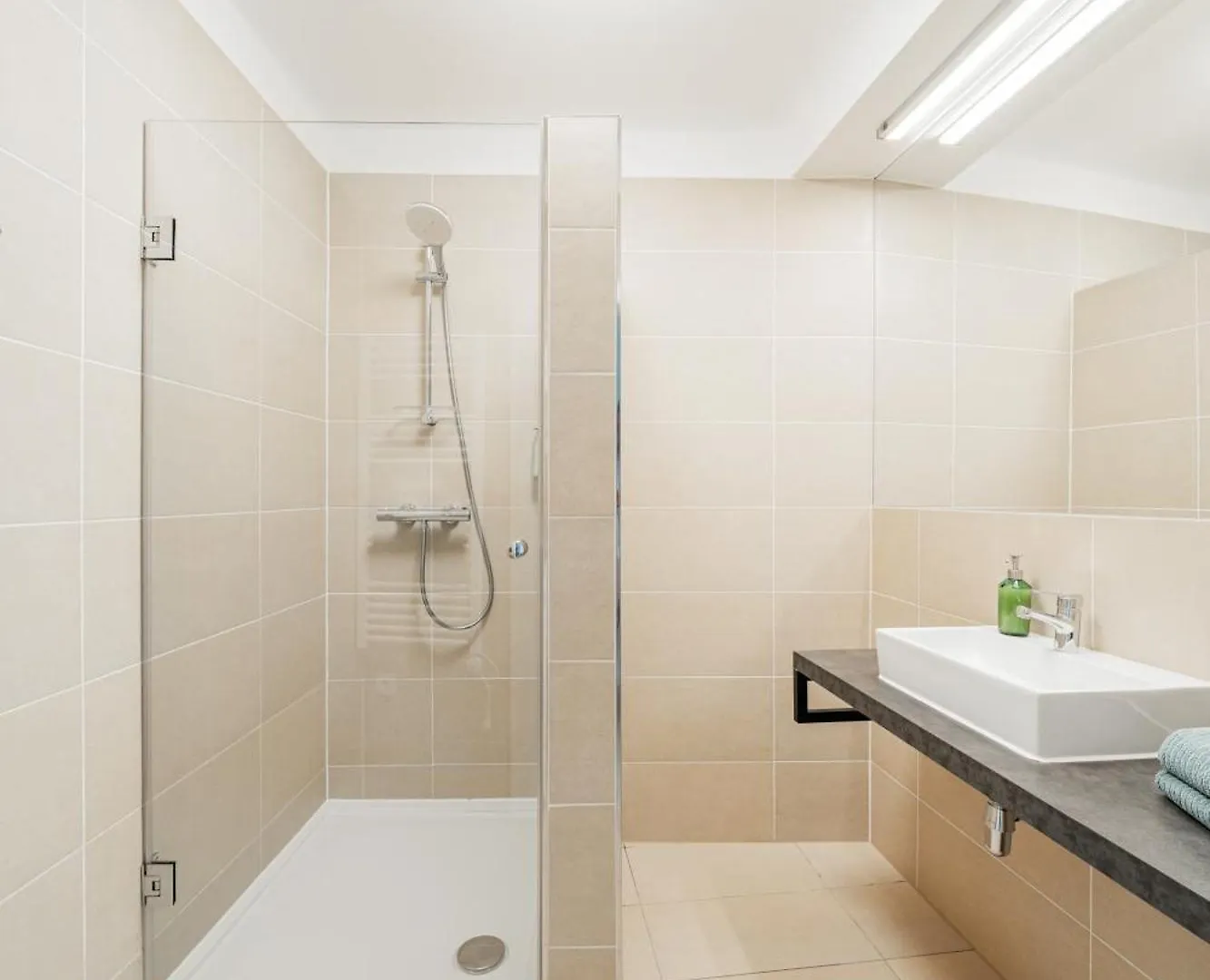 Central 60M2 Suite 10 Min Walk From Main Station Wien 0*,  Österreich